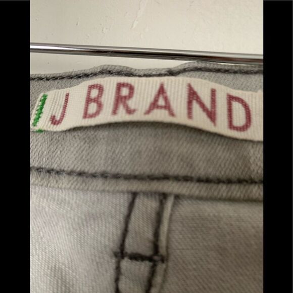 J brand light gray distressed jeans, great shape, Made in California, size 26 - Picture 2 of 10